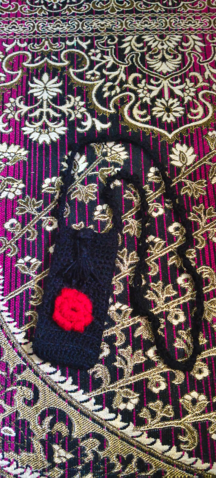 Handmade Woolen Mobile Bag / Pouch – Stylish, Soft & Convenient